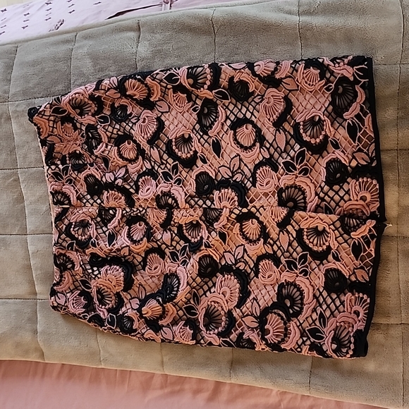 Ann Taylor Navy and pink floral pencil skirt, 4P - Picture 2 of 3